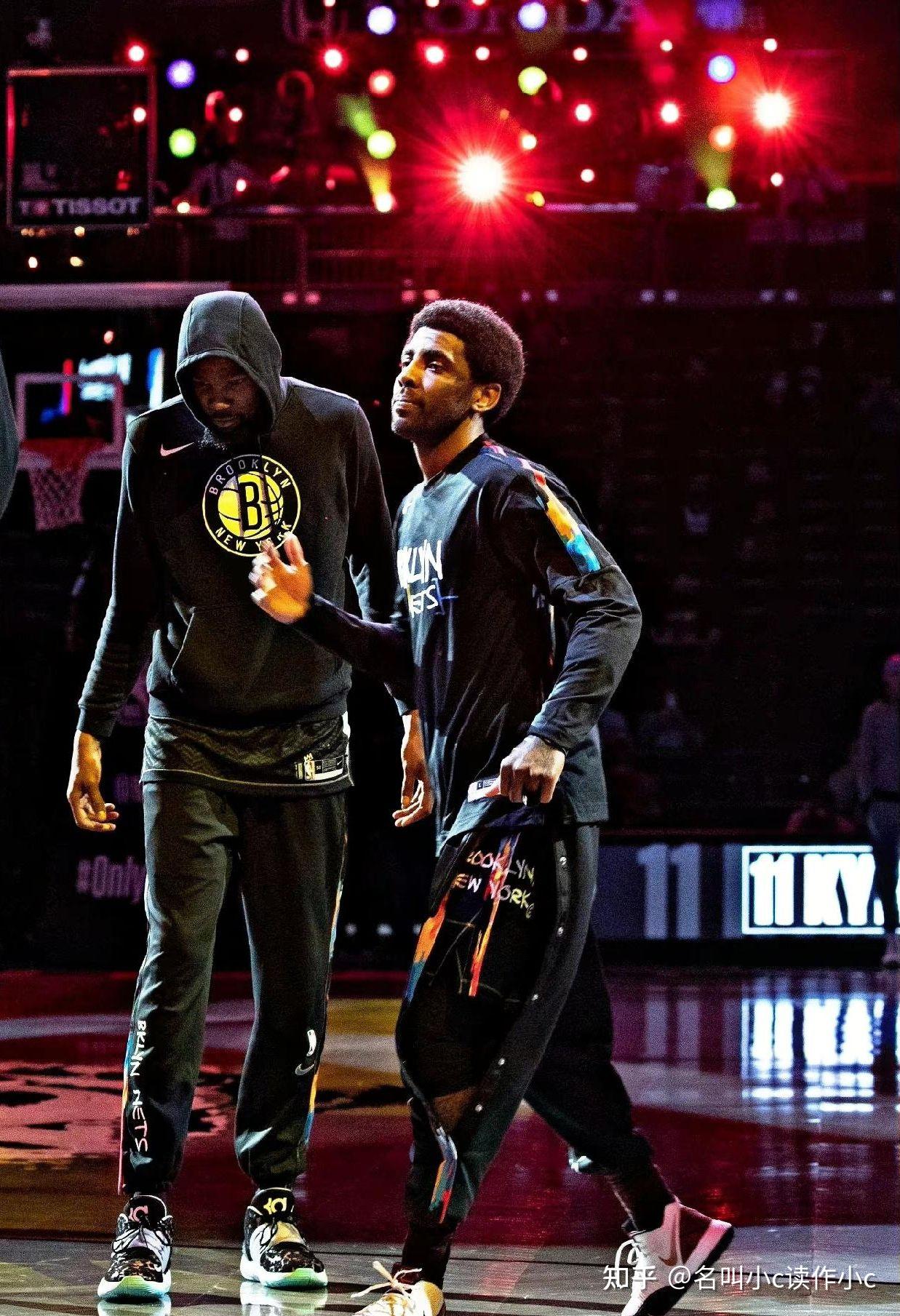 一边强调 一边强调